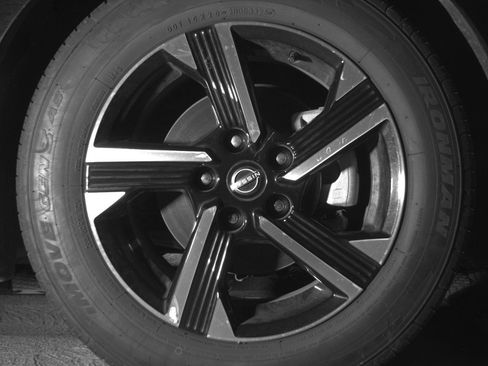 Used 2025 Nissan Sentra SV FWD image 13