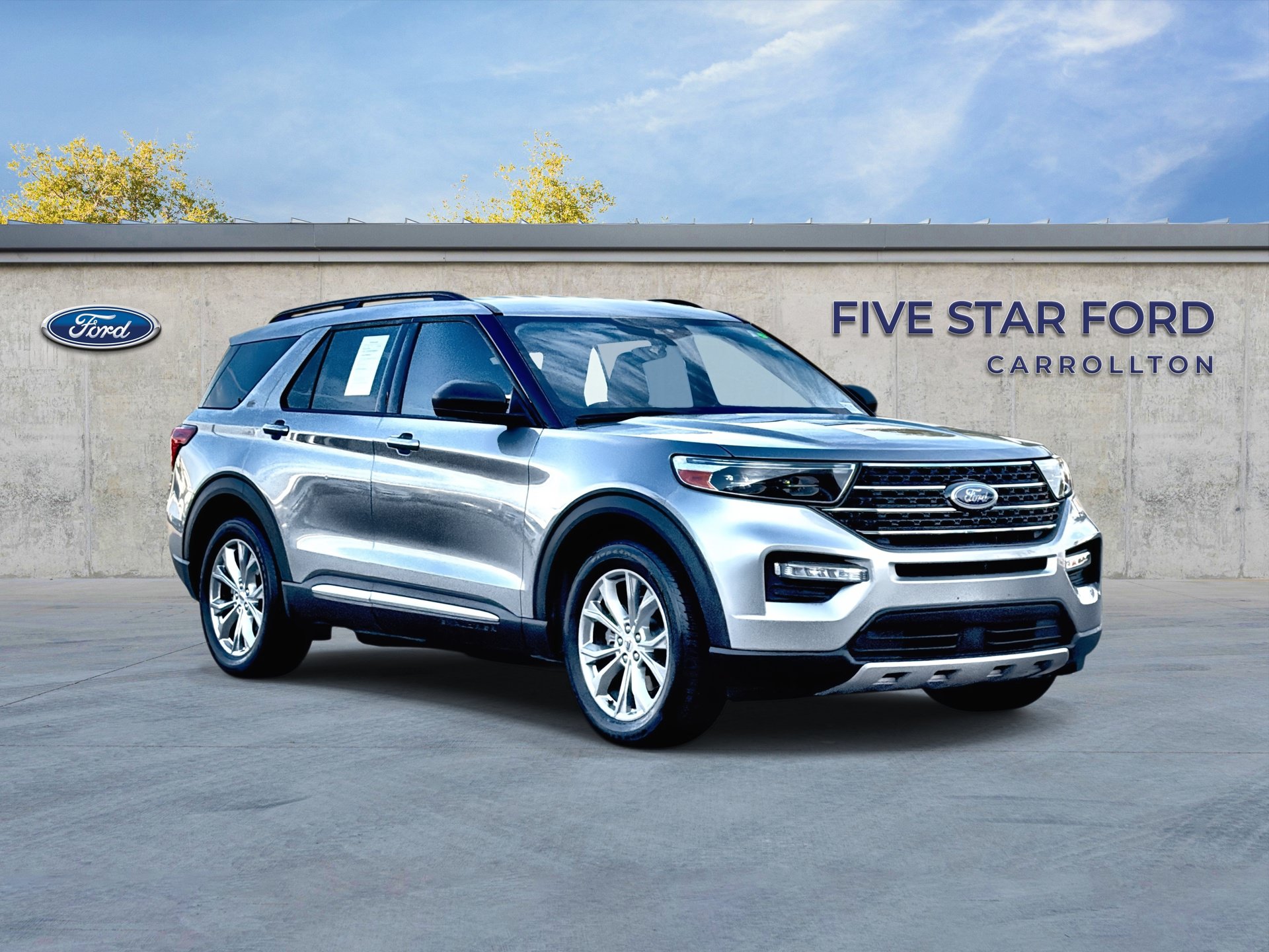 Certified 2021 Ford Explorer XLT w/ Equipment Group 202A RWD image 1