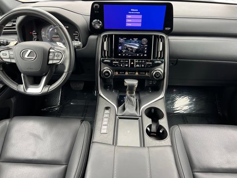 Used 2024 Lexus LX 600 4WD w/ Luxury Package image 12