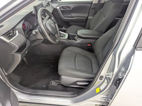 Used 2022 Toyota RAV4 LE image 5