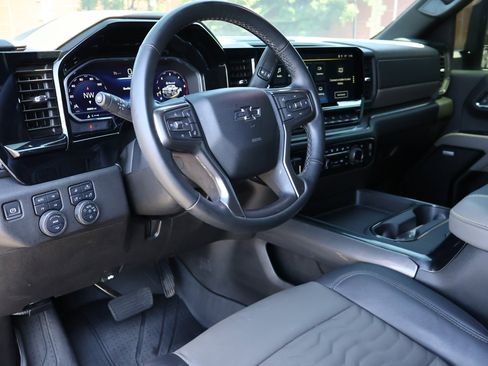 Used 2025 Chevrolet Silverado 2500 ZR2 AWD/4WD image 3