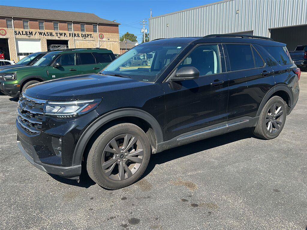 Used 2025 Ford Explorer Active w/ Active Comfort Package AWD/4WD image 1