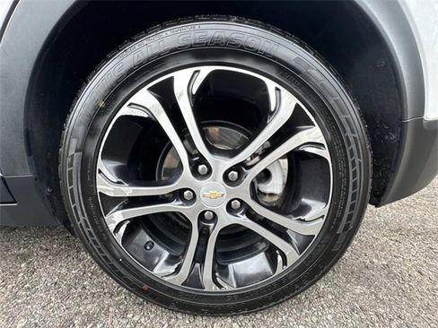 Used 2017 Chevrolet Bolt Premier w/ Driver Confidence II Package image 10