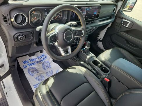 Used 2024 Jeep Wrangler Unlimited Sahara w/ Technology Group AWD/4WD image 16