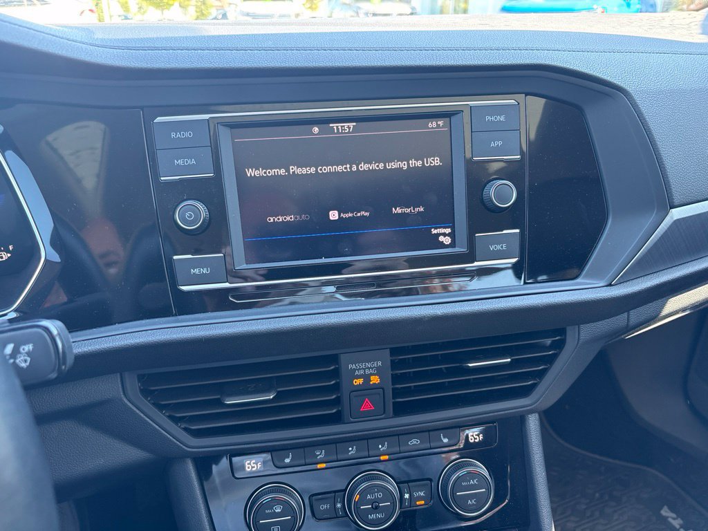 Used 2024 Volkswagen Jetta SE FWD image 28
