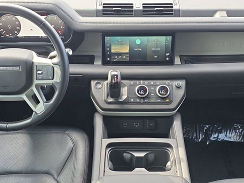 Used 2024 Land Rover Defender 90 S image 21