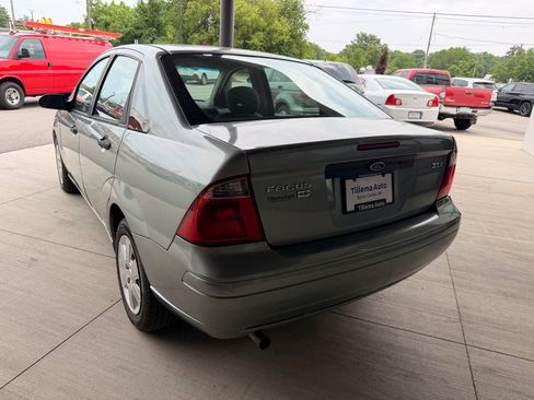 Used 2006 Ford Focus ZX4 Sedan FWD image 5