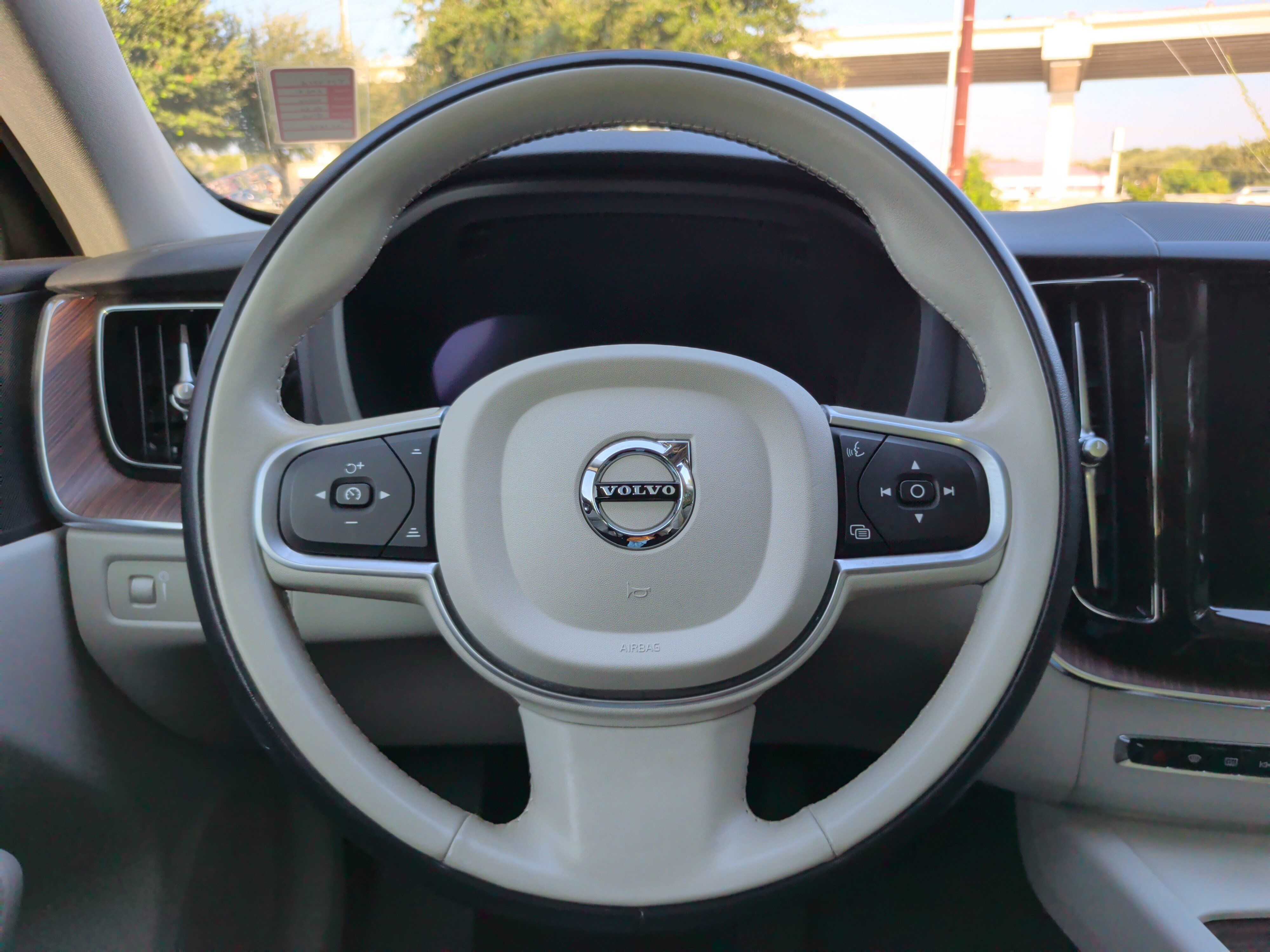Used 2022 Volvo XC60 B5 Momentum w/ Advanced Package AWD/4WD image 19