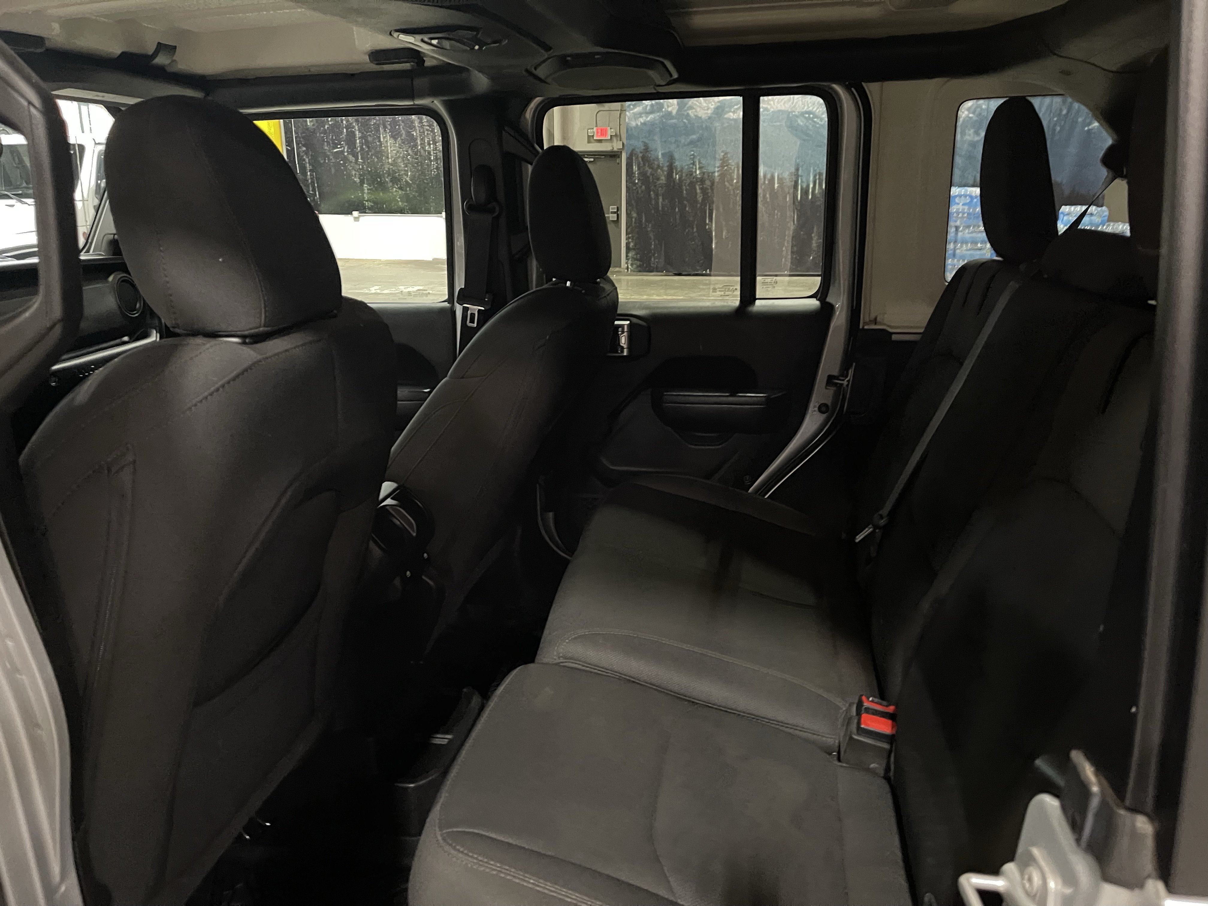 Used 2023 Jeep Wrangler Unlimited AWD/4WD image 15