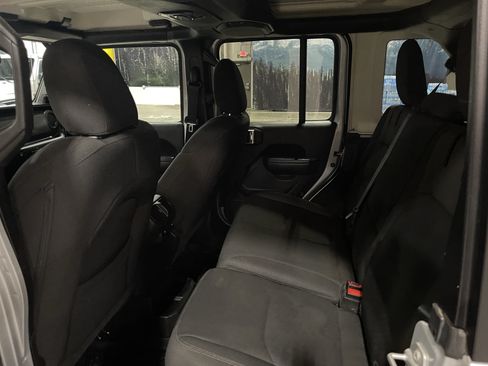 Used 2023 Jeep Wrangler Unlimited AWD/4WD image 15