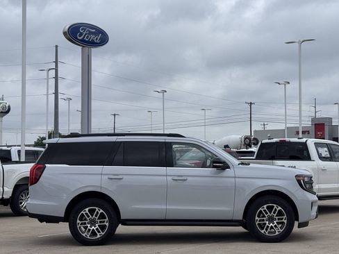 New 2026 Ford Expedition Active RWD image 3