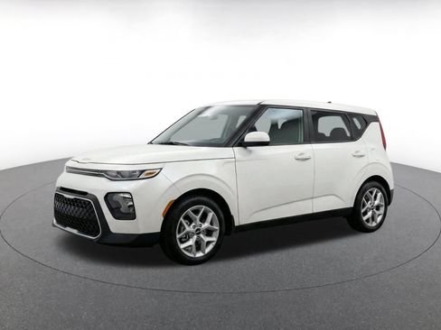Used 2025 Kia Soul LX w/ LX Technology Package FWD image 3