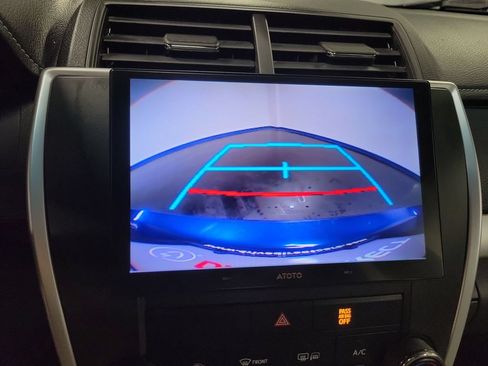 Used 2015 Toyota Camry SE FWD image 19