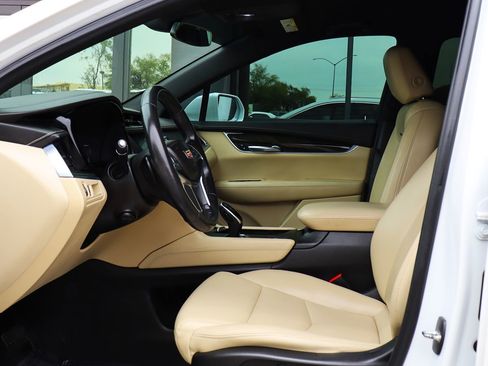 Used 2019 Cadillac XT5 FWD image 38