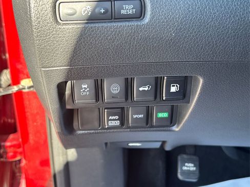 Used 2019 Nissan Rogue SV image 36