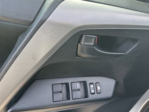 Used 2018 Toyota RAV4 LE image 17