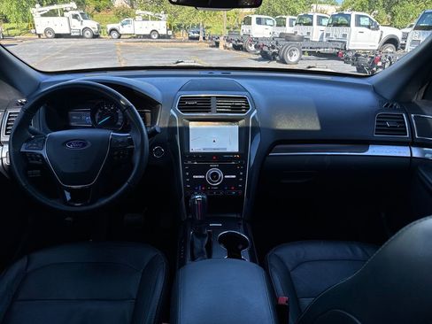Used 2018 Ford Explorer Limited w/ Equipment Group 301A FWD image 14