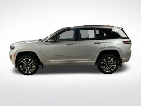 Used 2023 Jeep Grand Cherokee Overland AWD/4WD image 2