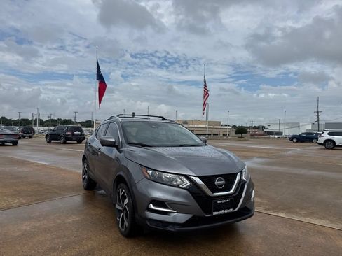 Used 2022 Nissan Rogue Sport SL FWD image 2