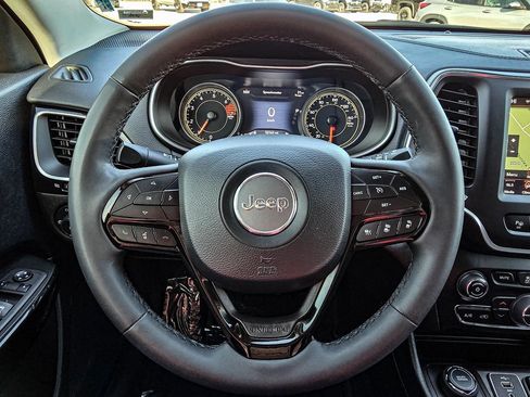 Used 2023 Jeep Cherokee Altitude Lux image 27