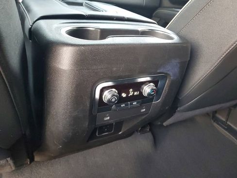 Used 2024 GMC Yukon SLT image 15