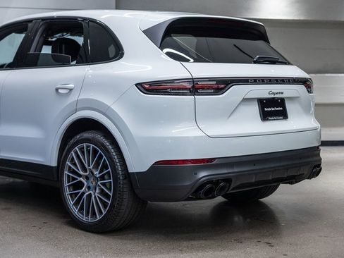Certified 2023 Porsche Cayenne Platinum Edition w/ Premium Package Plus image 24