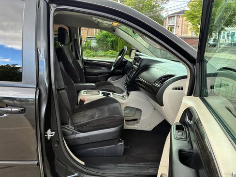 Used 2014 Dodge Grand Caravan SXT FWD image 14