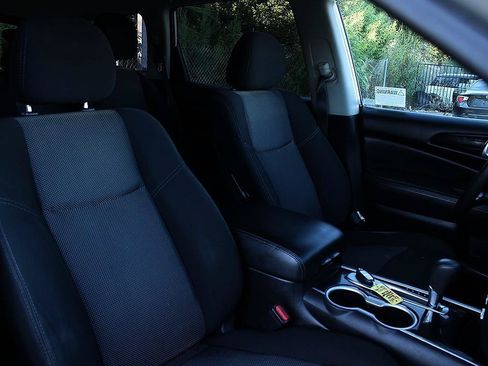 Used 2020 Nissan Pathfinder S FWD image 22
