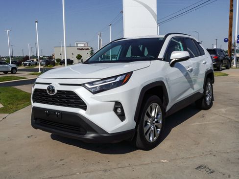 Certified 2025 Toyota RAV4 XLE Premium AWD/4WD image 4