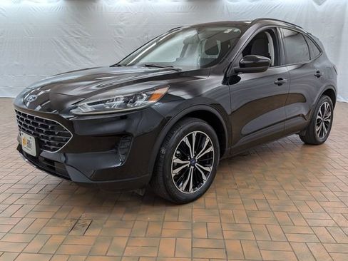 Certified 2022 Ford Escape SE w/ SE Sport Appearance Package image 3