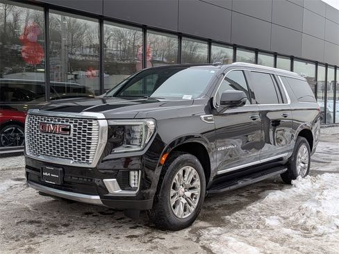 Used 2023 GMC Yukon XL Denali image 2