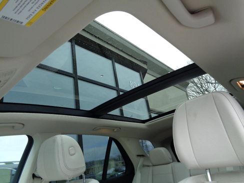 Used 2021 Mercedes-Benz GLE 450 4MATIC w/ AMG Line Exterior image 15