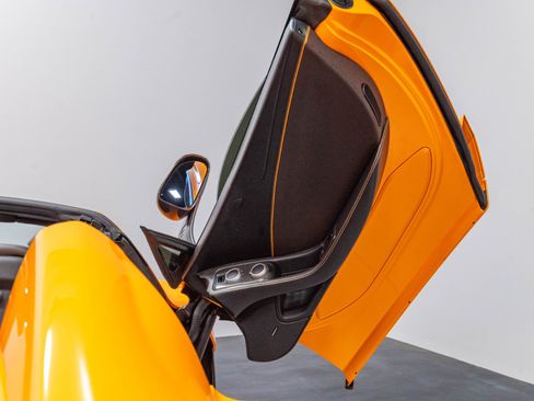 Used 2015 McLaren 650S Spider RWD image 31