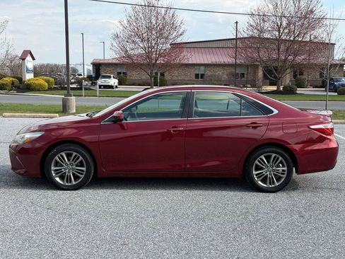 Used 2016 Toyota Camry SE image 4