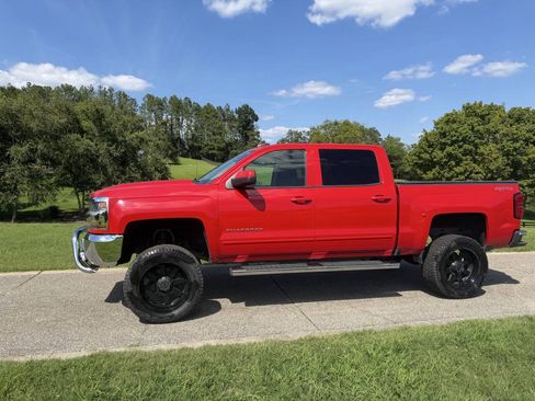 Used 2017 Chevrolet Silverado 1500 LT AWD/4WD image 3