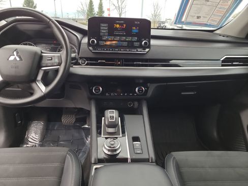Used 2024 Mitsubishi Outlander SE image 18