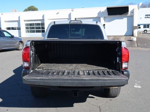 Used 2019 Toyota Tacoma TRD Off-Road image 38