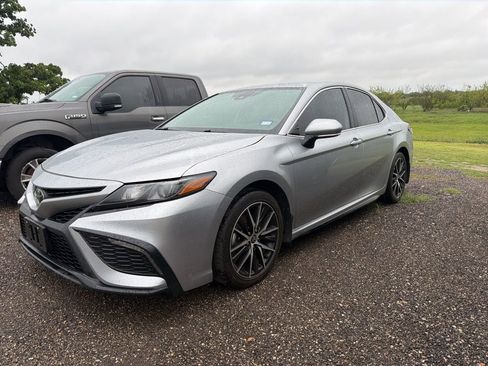 Used 2024 Toyota Camry SE FWD image 1
