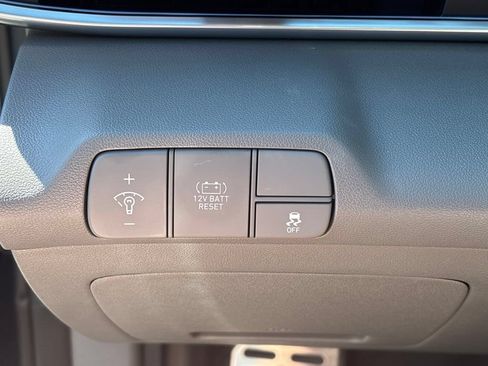 New 2025 Hyundai Elantra SEL FWD image 18