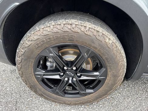 Used 2023 Chevrolet Blazer LT w/ Sound & Technology Package FWD image 17