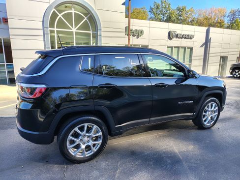 Certified 2023 Jeep Compass Latitude image 13