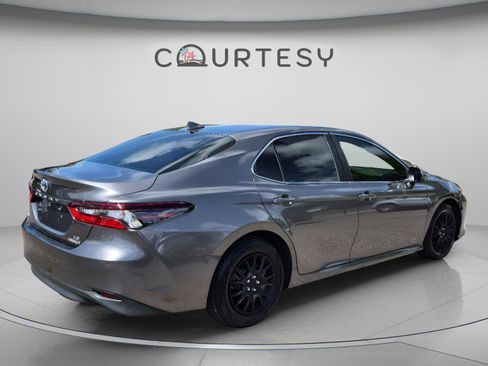 Used 2022 Toyota Camry LE FWD image 7