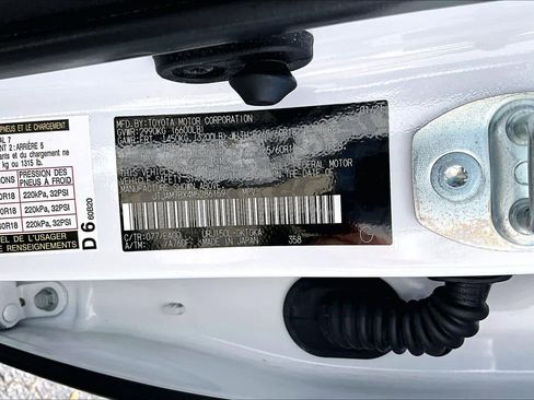 Used 2021 Lexus GX 460 Premium w/ Premium Package image 32