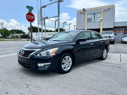 Used 2013 Nissan Altima 2.5 SV w/ 2.5SV Convenience Pkg image 2