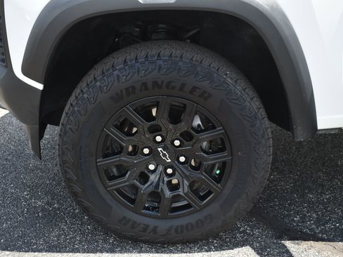 Used 2024 Chevrolet Colorado Trail Boss image 11