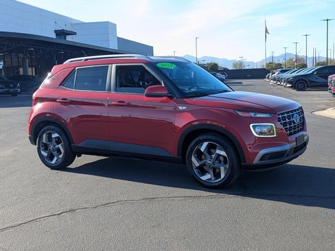 Used 2023 Hyundai Venue Limited FWD image 8