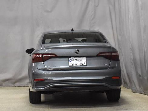 Used 2024 Volkswagen Jetta SE image 7