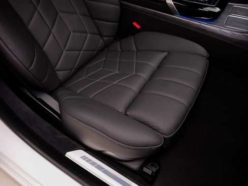 Used 2024 BMW 760i xDrive image 64