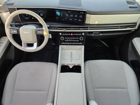 Certified 2025 Hyundai Santa Fe SE FWD image 25