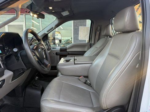 Used 2017 Ford F550 4x4 Regular Cab Super Duty image 25